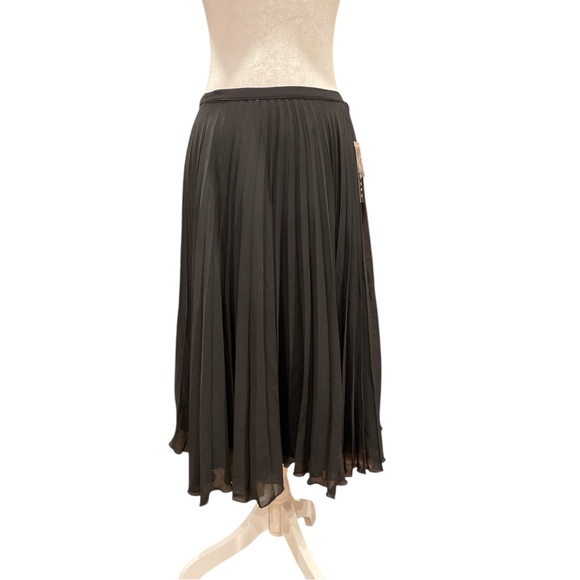 Sandro Studio Size 4 Black Pleated Midi Skirt Parisian Minimalist - Picture 1 of 9